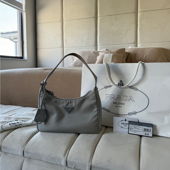 Prada Tessuto Re-edition 2000 in Fiordaliso - Picture 2 of 9